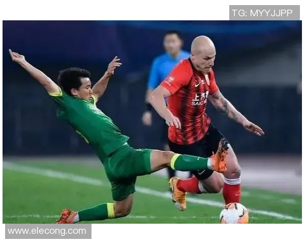 足球明星的综合素质分析与职业发展对比探讨